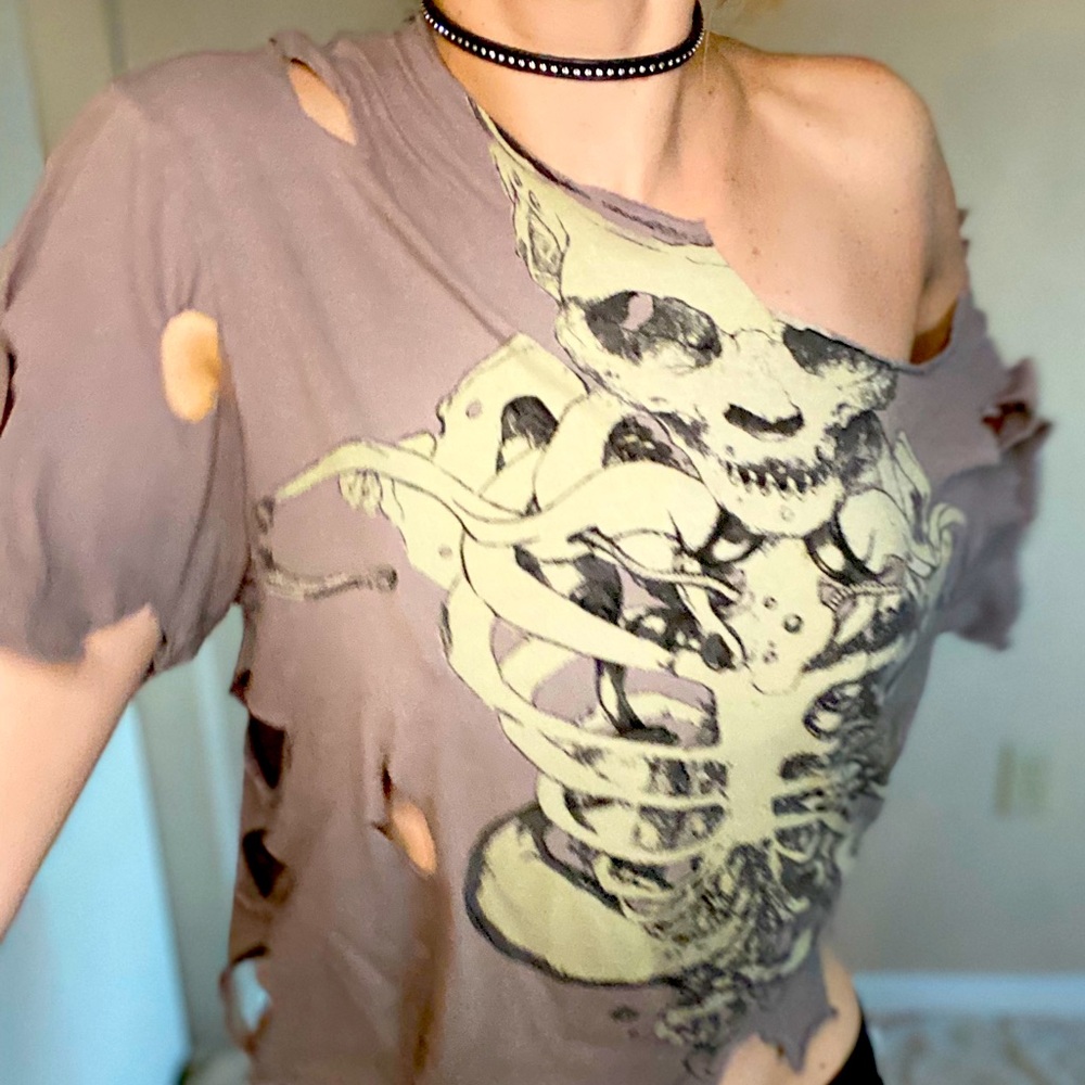 Custom cut crop top skull t shirt